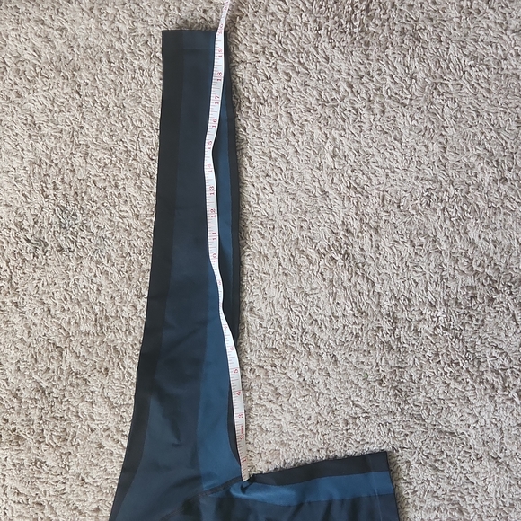 NWOT Under Armour x Misty Copeland Black & Blue Striped Long Sleeve Crop Top - Picture 9 of 10